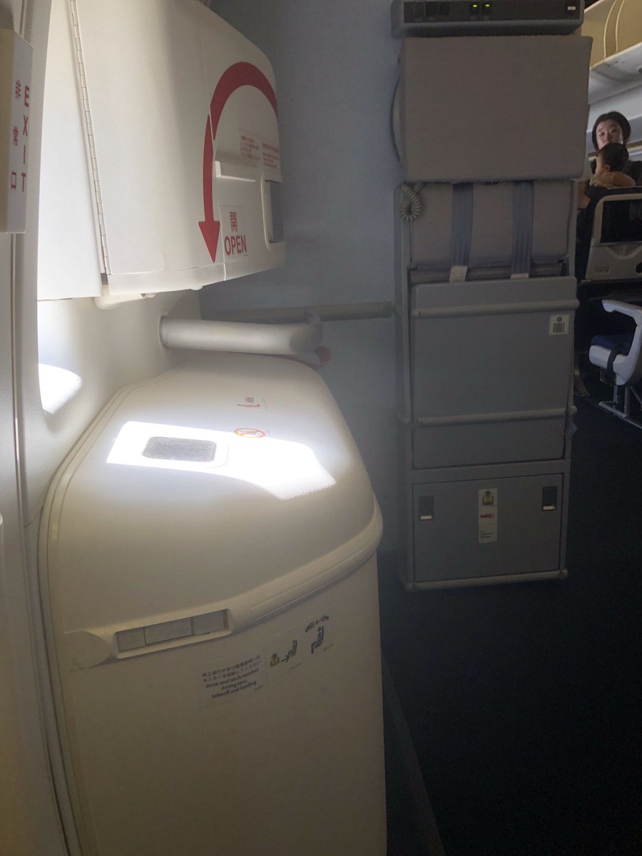 music_manxRush's tweet photo. こんにちは♪
羽田12:40(ANA253)✈︎福岡14:35に搭乗します
B722の旅を楽しみたいと思います🎶
#B722
#ANA https://t.co/UOF0mwCFVS