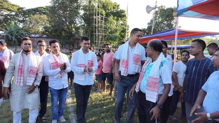 RatulKalitaAxom's tweet photo. নলবাৰীৰ গুৱাকুছি গাঁৱৰ কোহিনুৰ যুৱক সংঘৰ উদ্যোগত আয়োজিত ফুটবল খেলৰ উদ্বোধনী অনুষ্ঠানৰ মূহুৰ্ত। https://t.co/Uhh0Cv2RLj