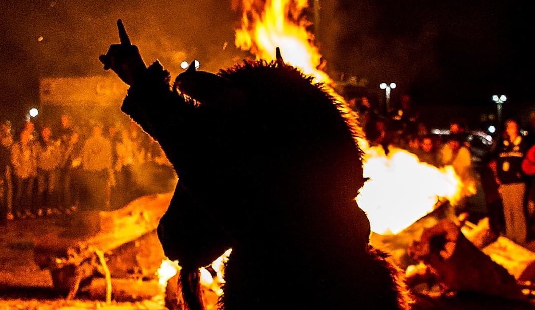 Hatchet Bonfire will be @ 8:00 Thursday night, be sure to show up and show out‼️ The theme for next Fridays Hatchet game will be Halloween/Costumes, kickoff @ 7:00‼️
#demonslovesemon
 #keepthehatchethome