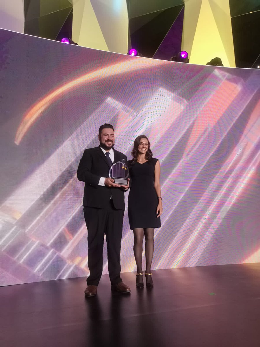 El momento cumbre de la noche ha llegado con el anuncio del ganador de la categoría Emprendimiento emergente, <a href="/rene_padilla/">René Padilla</a> de Introid. ¡Muchas felicidades!🥇 #EOYMX23