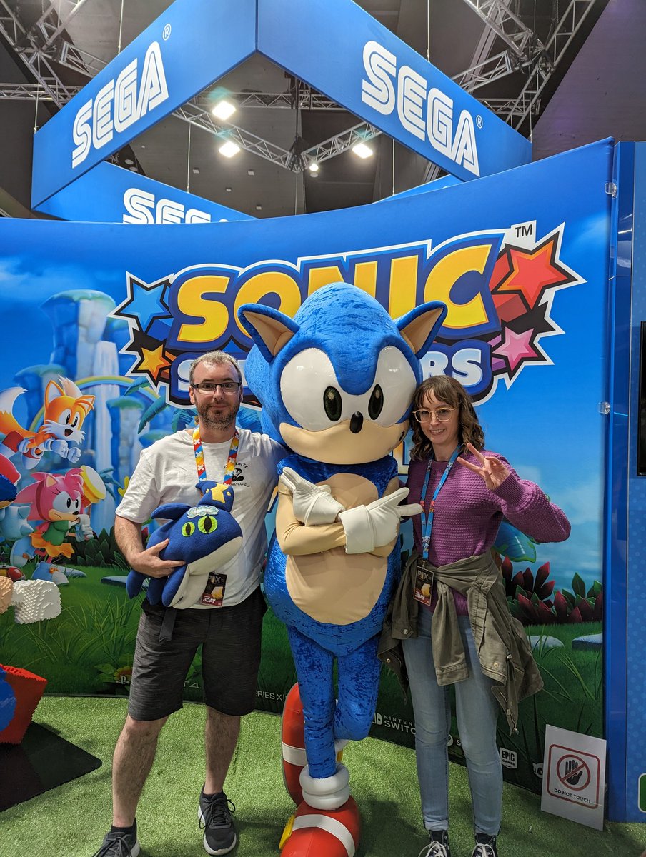 Meeting the fastest hedgehog around, <a href="/sonic_hedgehog/">Sonic the Hedgehog</a> 🦔
<a href="/MegRoaming/">The Roaming Meg</a> #PAXAus