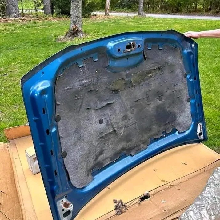 ObsPart's tweet image. 03-07 Silverado hood no scratches or dents on it. 
Available for pickup and delivery message me directly if interested