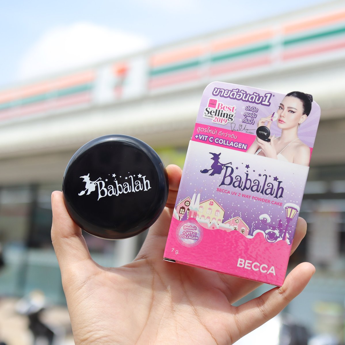 inkmaya's tweet photo. แป้งแม่มด Babalah จึ้งมากผิวเนียนกริบทั้งวันไม่ดรอป แล้วตอนทาลงผิวนะเนื้อแป้งเบามากไม่หนาเตอะแต่ปิดผิวกริบ คุมมันเริ่ดแบบสิบๆ ระหว่างวันผิวเนียนผ่องสวยเด้ง ไม่คราบ ยอมแล้วแกปังมาก〰️📷 ตอนนี้ซื้อแล้วได้แสตมป์ 1 บ. 2 ดวงด้วยที่7-11 #Babalah #แป้งแม่มด #รีวิวเซเว่น #แสตมป์เซเว่น https://t.co/8t7u95OnRE