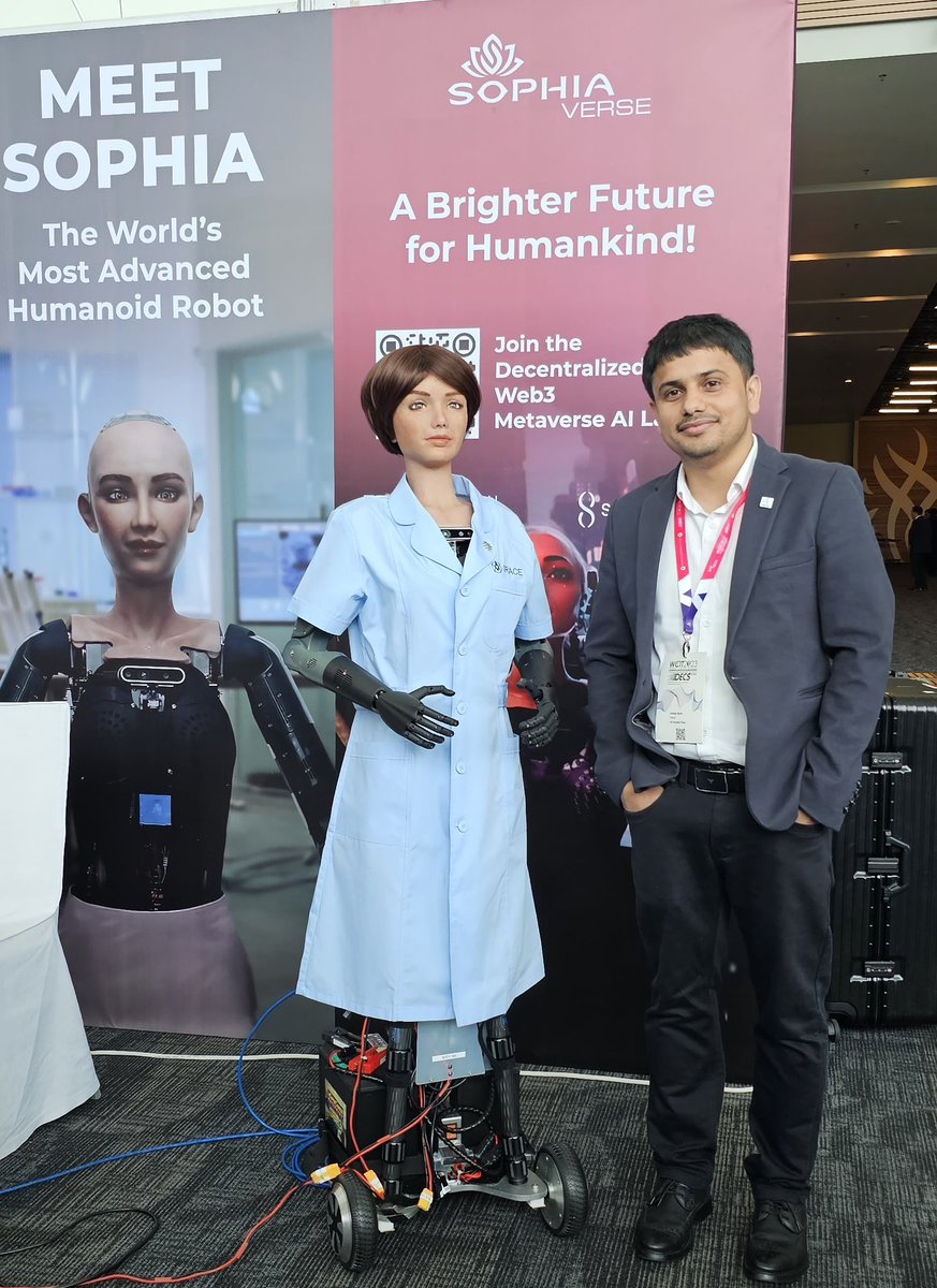 udeepbrl's tweet image. Had the opportunity to meet GRACE, the world&apos;s foremost Robotic Nursing Companion at the World Congress on Innovation &amp;amp; Technology | International Digital Economy Conference Sarawak 2023. 🤖✨ #WCIT2023 #IDECS2023 #WCITIDECS2023 #Innovation #Technology #HealthcareTech