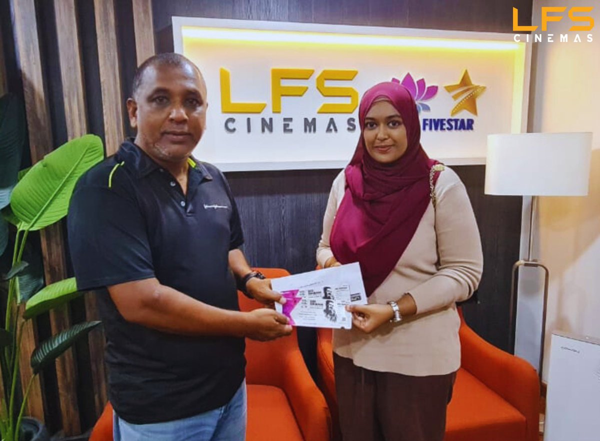 LFSCinemasMY's tweet photo. Thank you to all the talented #SingItLikeSid Contest Winners for coming down to our office 🙏🏽

Enjoy the show tomorrow❤

| Sid Sriram Live In KL 2023 Heart &amp; Soul 3.0 | 7 OCT 2023 | AXIATA ARENA |
#LFSCinemas #JomLFS #Giveaway #SidSriramConcert #WoodMarkEvents @WoodmarkEvents https://t.co/I1BRMlZWNU