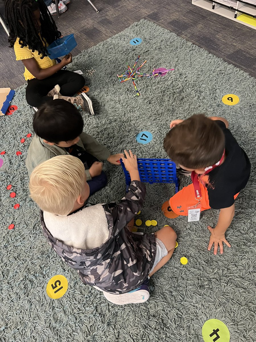 MsCrowKinder's tweet photo. Rainy days will never ruin our recess time! Watching my sweet friends work together to play games and build new things makes my heart so happy❤️ #bengalpride https://t.co/hyoIlgWRlW