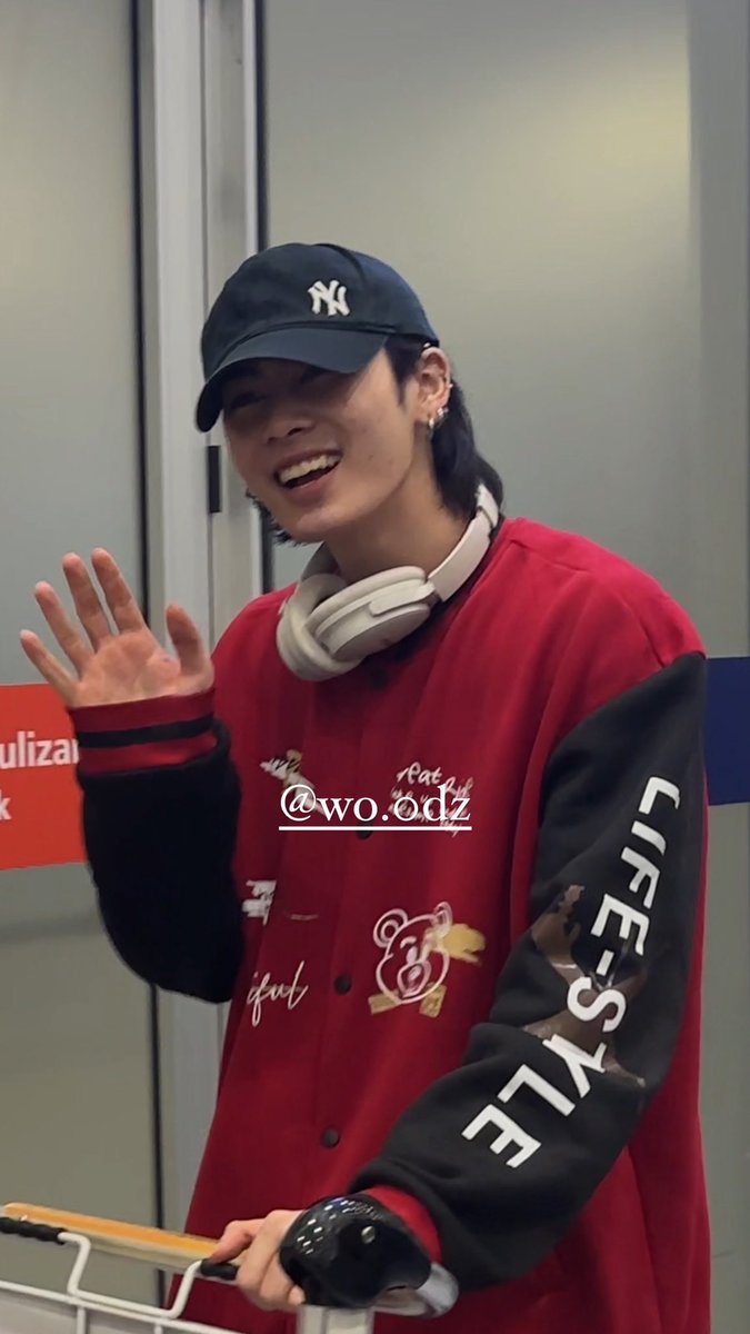 woodz_pool1's tweet photo. We can’t believe we finally saw them🥹🥹🥹🇨🇱🇨🇱🇨🇱 #WabiLoveinChile #wabisabi #wabilovetour #cooheart #santabl #santaactor #boun https://t.co/kYsjrbnMj7