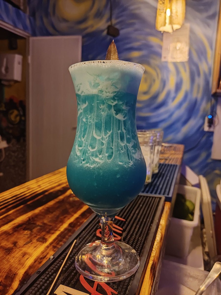 Infelizmind's tweet photo. Esse Blue Hawaiian tá bonito viu... https://t.co/lA6FI3fc2d