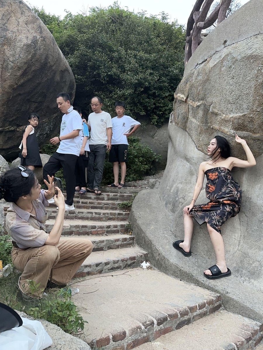 HenryCoin1's tweet photo. Vai trò của #Posing là then chốt để có đc ảnh cực deep nhé anh em 🤣
Photographer cũng chỉ là thợ ảnh thôi ae ạ 😝 kkkkk
#PSVN #photography #fashion #art #stuu https://t.co/0dOzIux397