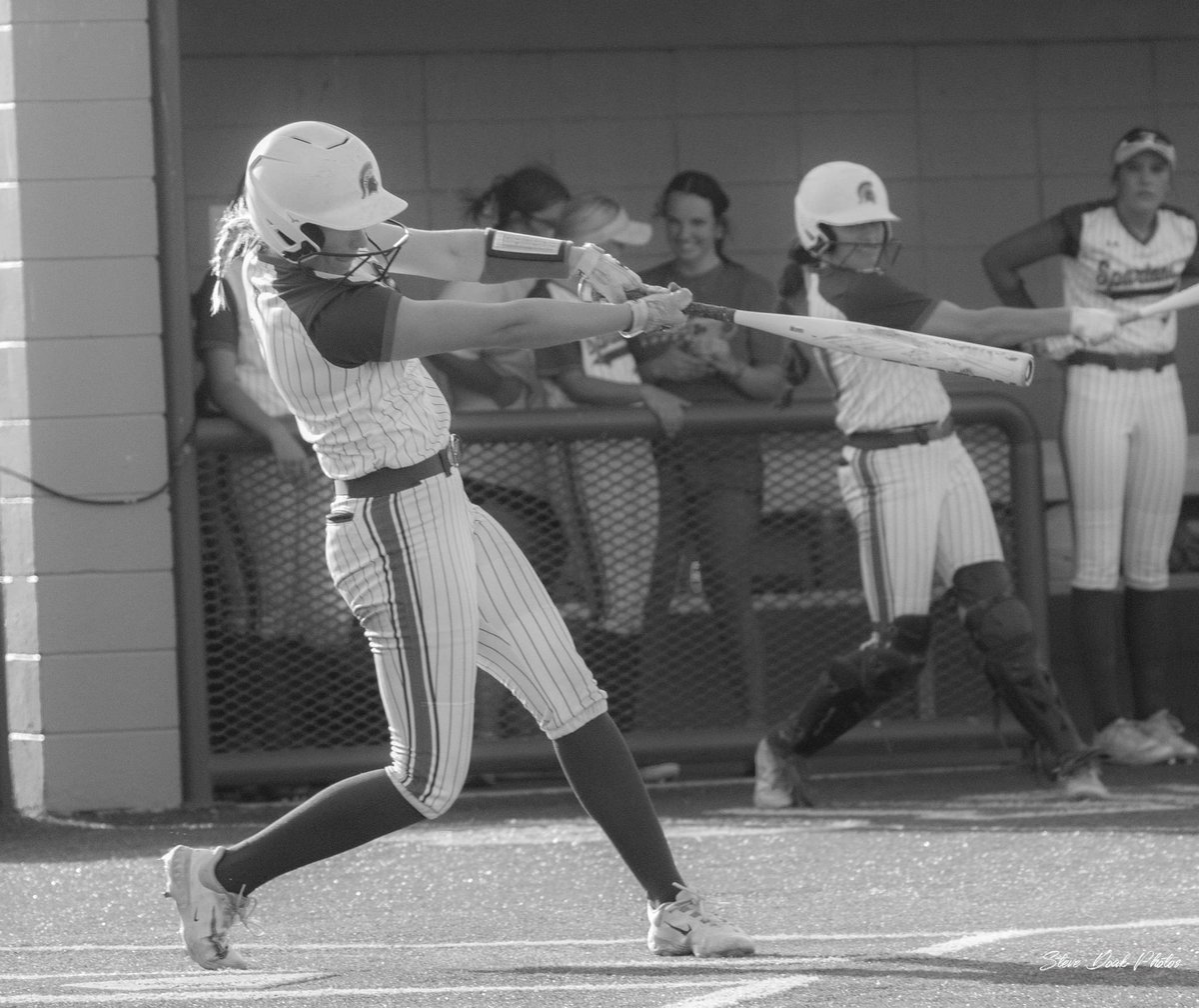 BrynnDaniel11's tweet photo. End of the season stats 🔛🔝
0.505 BA, 0.556 OBP, 1.432 OPS, 0.876 SLG, 22 Doubles, 35 RBIs, 5 HR, 14/14 SB @BixbySoftball @Gorilla_SFB https://t.co/YaXZHqidGJ