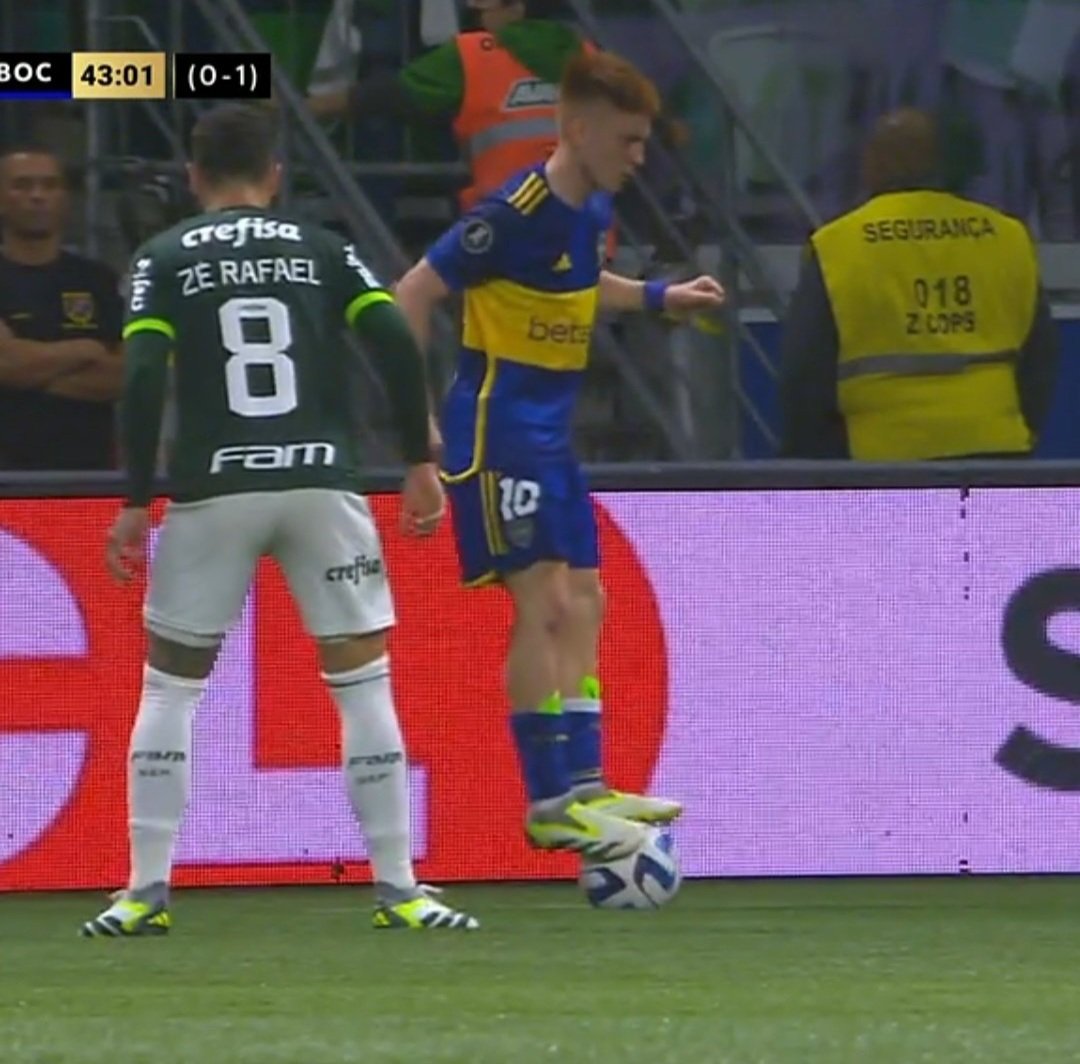 elchipi23's tweet photo. Lo que juega este pibe..   💙💛💙 #barco #boca https://t.co/egIVl9wQ9t