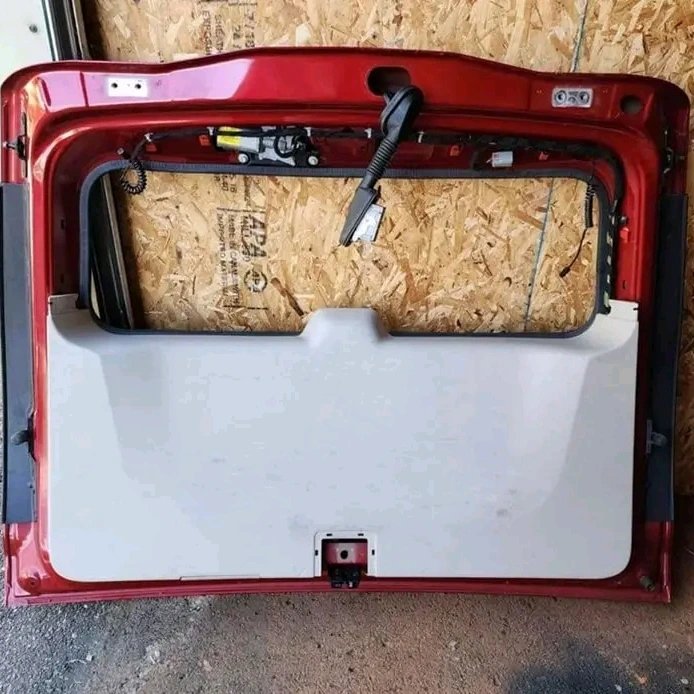 ObsPart's tweet image. Rear hatch off 2015 yukon gmc denali Available for pickup and delivery message me directly if interested