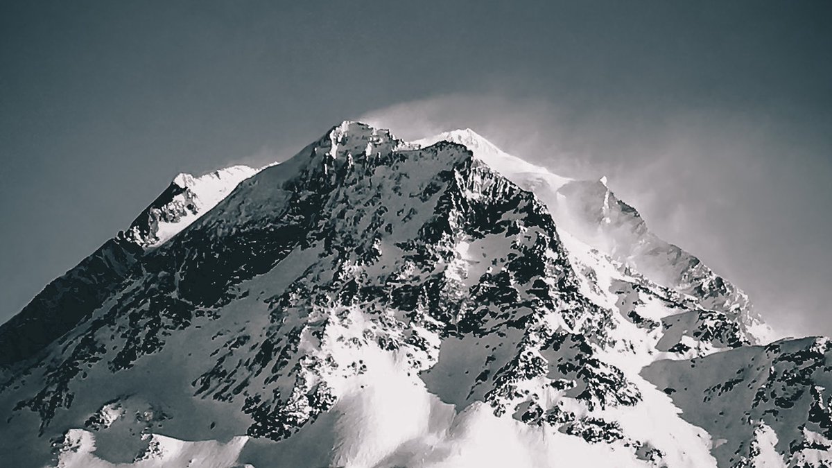 Mont Blanc, Western Europe's Tallest Peak, Shrinks to Lowest Level in 22 Years.

The highest peak in Western Europe, losing over two meters in just two years. The reduction in size caused by warmer summers, is believed to be the primary factor

#ClimateCrisis #ClimateEmergency