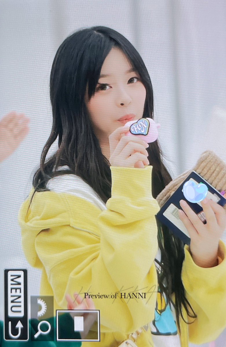 HanniKka_1006's tweet photo. 🍑
PREVIEW
231006 NRT #하니 

굿즈자랑~~
고생했어 오늘 아주 행복한 하루 보내길💙

#뉴진스 #팜하니 #팜팜 
#newjeans #Hanni #PhamHanni https://t.co/M2FK1gxiTq