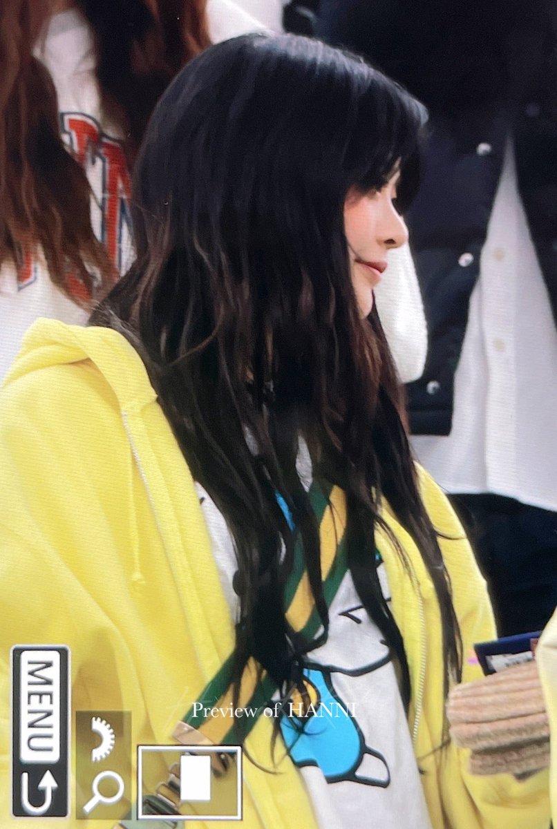 HanniKka_1006's tweet photo. 🍑
PREVIEW
231006 NRT #하니 

굿즈자랑~~
고생했어 오늘 아주 행복한 하루 보내길💙

#뉴진스 #팜하니 #팜팜 
#newjeans #Hanni #PhamHanni https://t.co/M2FK1gxiTq