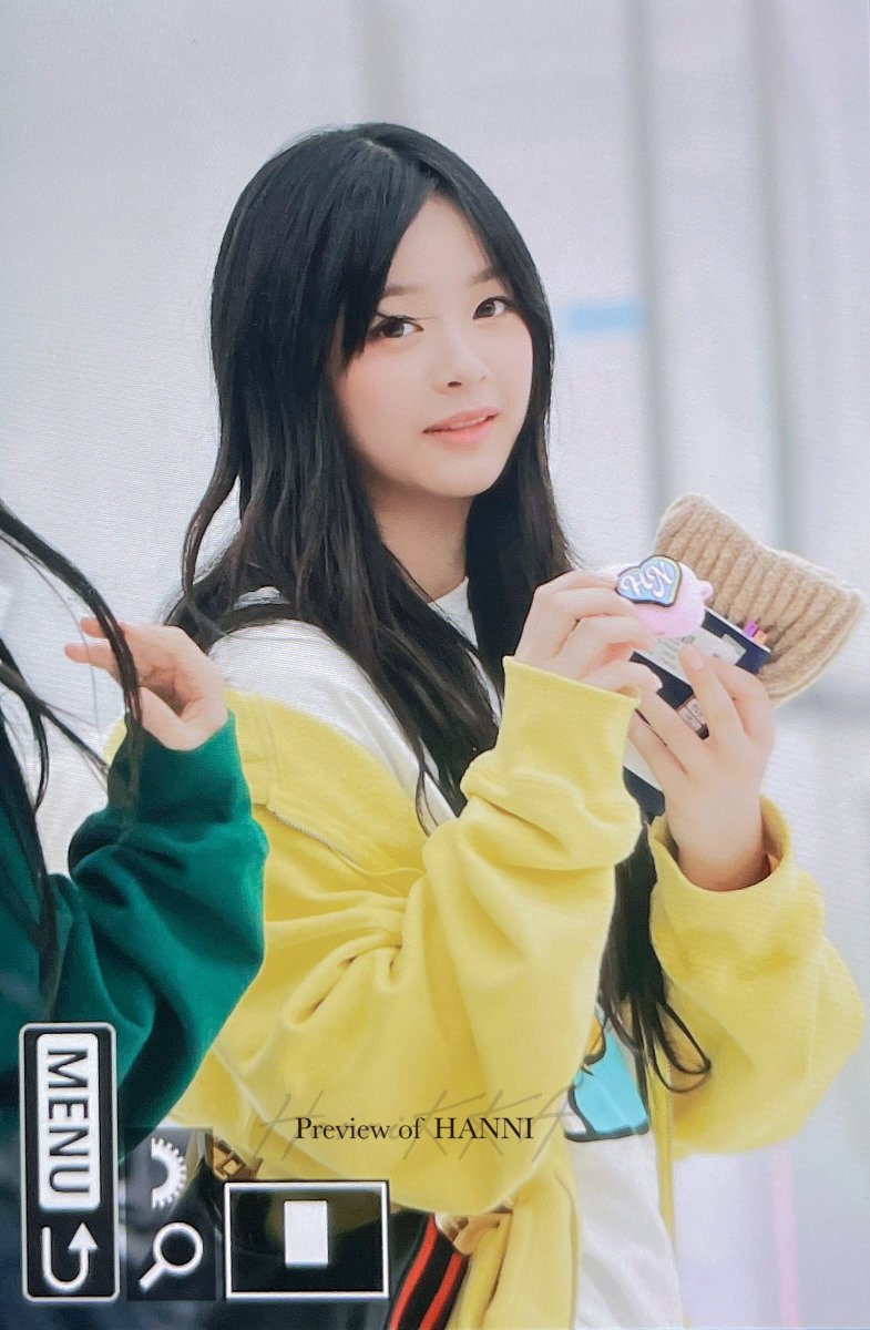 HanniKka_1006's tweet photo. 🍑
PREVIEW
231006 NRT #하니 

굿즈자랑~~
고생했어 오늘 아주 행복한 하루 보내길💙

#뉴진스 #팜하니 #팜팜 
#newjeans #Hanni #PhamHanni https://t.co/M2FK1gxiTq