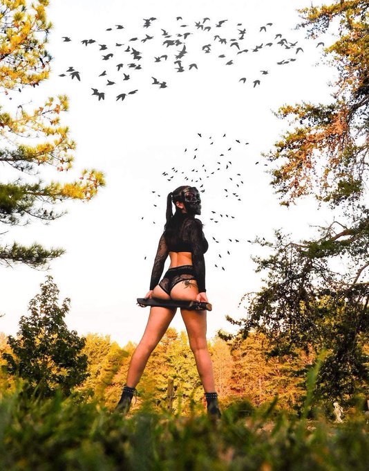 Anyone else feeling particularly slutty, I mean spooky this season 🖤💀 https://t.co/9rTAKIwsU0<a href="/tag/snapslut"class="tags"><span>#snapslut</span></a><a href="/tag/messymondays"class="tags"><span>#messymondays</span></a><a href="/tag/tittyteasing"class="tags"><span>#tittyteasing</span></a>