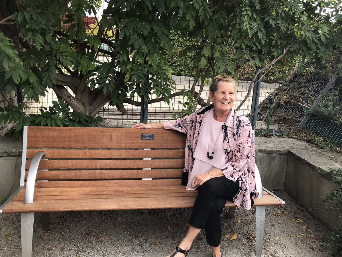 AfieM's tweet photo. Today, a native oak tree was planted &amp; a bench installed at the  lushest oasis in Toronto’s Botanical Garden to recognize and celebrate over two decades of public service and countless contributions of Kathleen Wynne, the 25th premier of Ontario. @TBG_Canada #DVW #TorontoOntario https://t.co/AQtrozgxgc