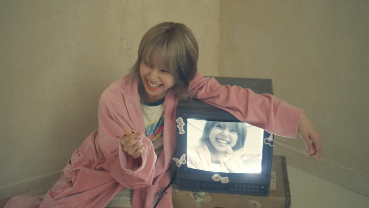godmitzu's tweet photo. CHAEYOUNG'S PRECIOUS SMILE 🥹🥹 https://t.co/8XasM3vp7a