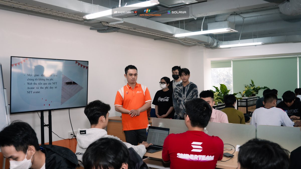 SuperteamVN's tweet image. 1/ Buổi Build Station tại FPT Polytechnic đã diễn ra cực kỳ sôi nổi! 🎉 
👥 Hơn 150 sinh viên tham gia 
👩‍💼 4 người hướng dẫn 
📋 28 dự án đã review bởi các mentors ưu tú nhất! #HyperdriveHackathon @fptpoly  

@SaigonButcher @DarthCastelian @s0nhaaa @lamasfinance