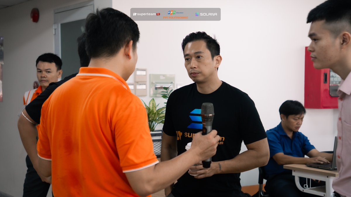 SuperteamVN's tweet image. 1/ Buổi Build Station tại FPT Polytechnic đã diễn ra cực kỳ sôi nổi! 🎉 
👥 Hơn 150 sinh viên tham gia 
👩‍💼 4 người hướng dẫn 
📋 28 dự án đã review bởi các mentors ưu tú nhất! #HyperdriveHackathon @fptpoly  

@SaigonButcher @DarthCastelian @s0nhaaa @lamasfinance