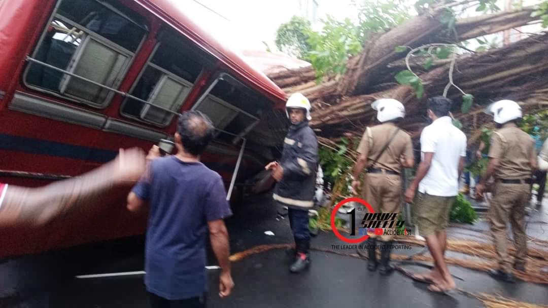 NavamaniLK's tweet photo. 5 dead n Several persons injured &amp; admitted to hospital after a tree fell on a Deniyaya bound bus from Colombo on Duplication Rd near Liberty junction in Kollupitiya.
Police &amp; Air Force personnel are trying to rescue many passengers trapped inside the bus https://t.co/b1yYljeqBS