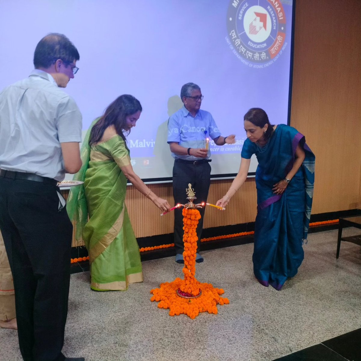 Dr. Satyajit Pradhan, Director, @TMC_Varanasi inaugurated the two days workshop 'Mahamana Thyroid Cancer Workshop' on Friday morning. The workshop is being jointly organised by the Department of Head & Neck Oncology, @TMC_Varanasi and the Indian Society of Thyroid Surgeons.