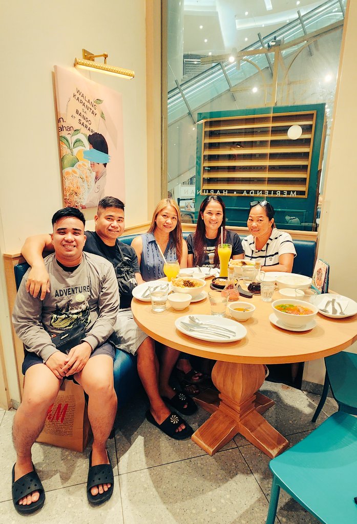johnjep23's tweet photo. really surprised with this shrimp version bicol express, reimagined to a higher new level. was also thrilled by the unusual beef sinigang in watermelon with its perfect blend of sour and subtle sweet taste. the super arroz caldo also tasted superb
#manam #bicolexpress #sinigang https://t.co/pdFPNBGHVl