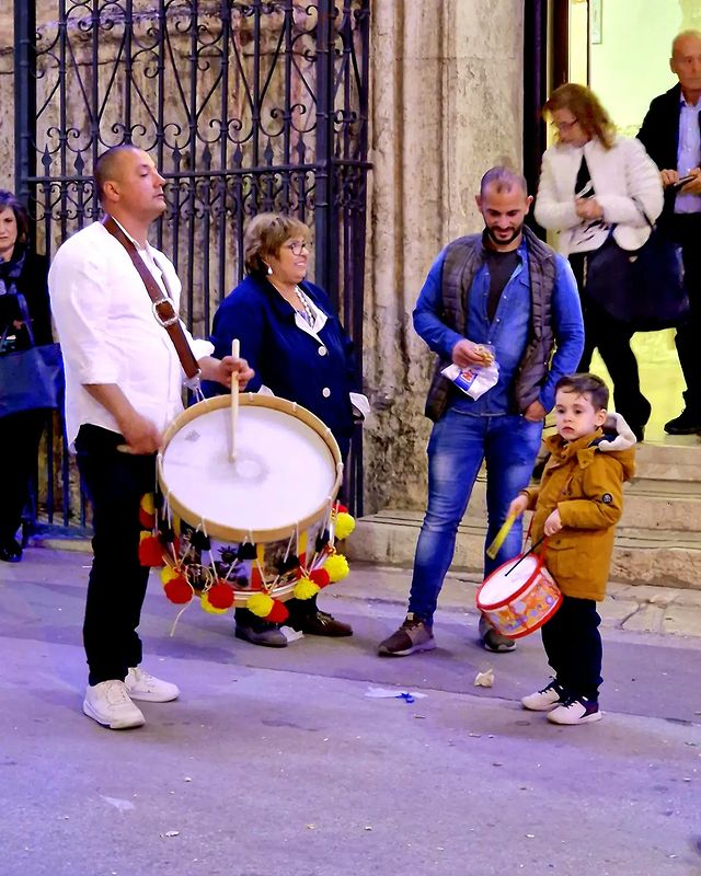 Vale22046's tweet photo. L’incontro con la tradizione, 
un' eredità d'amore.

#VentagliDiParole

#buongiorno 

Con gli #OggettiDelCuore  si prepara il futuro!

📸Marcello Ingrassia https://t.co/TbBA8Zg6hb