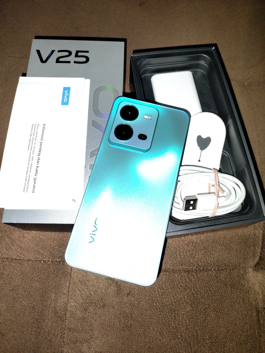 BubuPeachyy127's tweet image. WTS : HP VIVO V25 MASI GARANSI BELI JAN 23
LENGKAP SEMUA CONDI SESUAI FOTO YA 
CMA DI PKE BUAT KONSER 2X
OPEN HRGA 4 JT BOLE NEGO

#WTs #hpvivov25 #hpsecond #gadgets #forsale