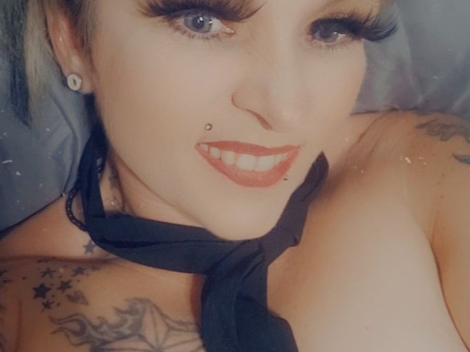 I'm online right now on SkyPrivate - pay-per-minute system for Skype live shows. Call me right now in