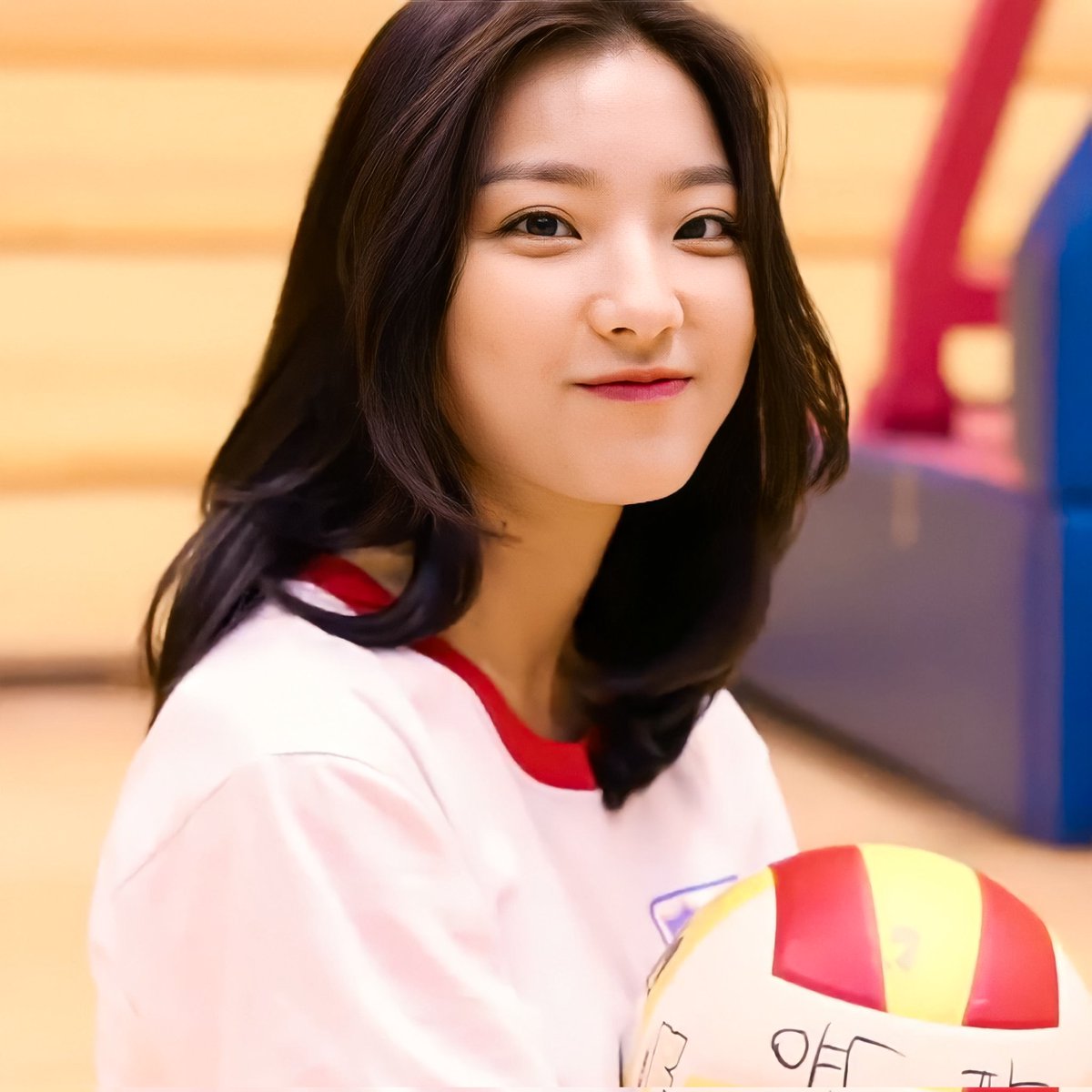 Halujee1's tweet photo. Just a screenshot..

@realfromis_9 @fromis9_japan
#이새롬 #새롬 #LeeSaerom #Saerom #fromis_9 #프로미스나인 https://t.co/pBmQ202rB9