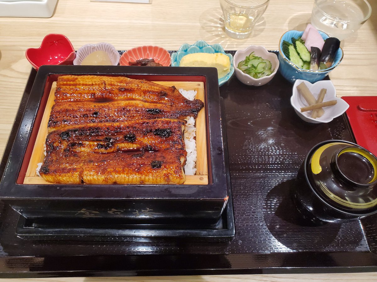 actioooon's tweet photo. 今日は美味しいご飯を食べました。
ふわっふわっ😊
最強
#鰻
#金字塔 https://t.co/2FwSgSks4h