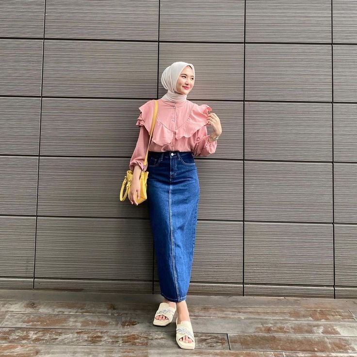 spillyukkk's tweet photo. Outfit Ideas💖

rok jeans 🔗  https://t.co/LE7sj6Uvj3 
blouse pink 🔗 https://t.co/fbF22nlyQu 

#ootd #outfitoftheday #blouse #rokjeans #FeelTheImpact https://t.co/BfibdK5xrF