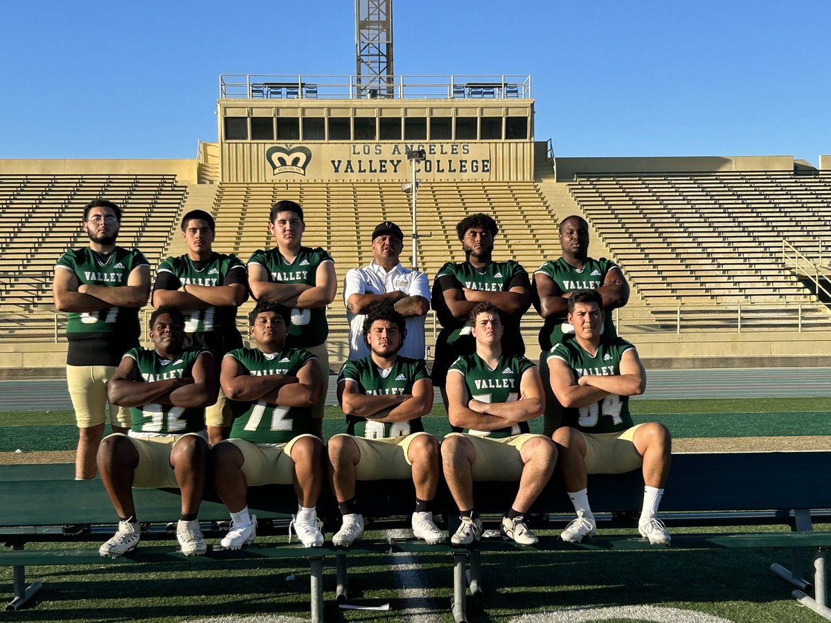 coachnickwalker's tweet image. I got to flick it up with my oline offense and my wolves.  God has a plan live it execute it and make adjustments. #vmf #elevate