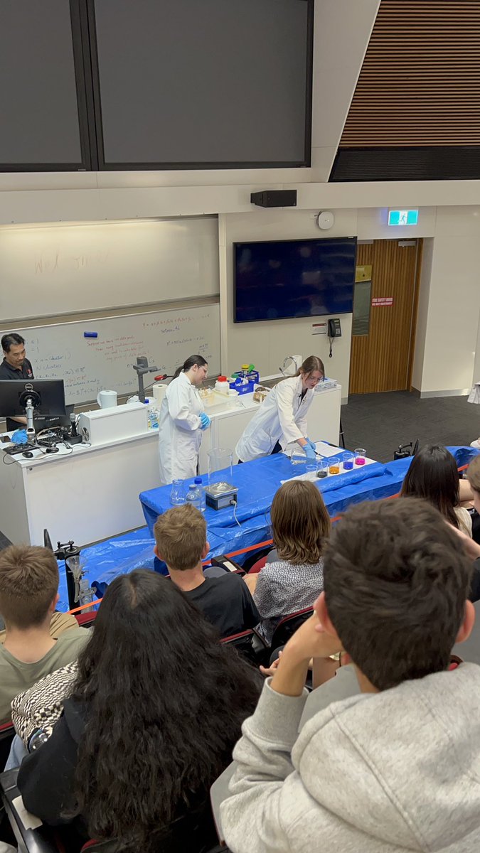 What an outstanding three days at @Macquarie_Uni Science Experience! What better way to finish up than by watching some magic! Students were enraptured by the Chemistry Magic Show. Thank you so much to everyone that was involved in this amazing event. @Nisep01 @joannejamie2