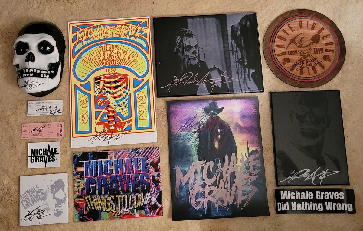 Greenockmafia's tweet photo. @RadioDeadly @HardRock Thank you for tonight, and every night you come. This is the work in progress I was telling you about tonight. 2 shows in the area in one year was great man. It's always a pleasure talking to you. Seriously one of the nicest dudes I ever met. https://t.co/MyCuJ0IVZU