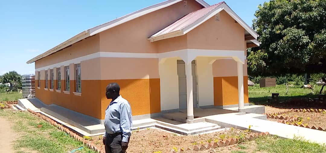 This is Yumbe Secondary School Library constructed by @OPMUganda through DRDIP. The Safeguards standards: greening, a ramp for easy access by persons with disabilities, rain water harvest, drainable-lined latrines, landscaping, tree planting, talking posts are key attributes.…