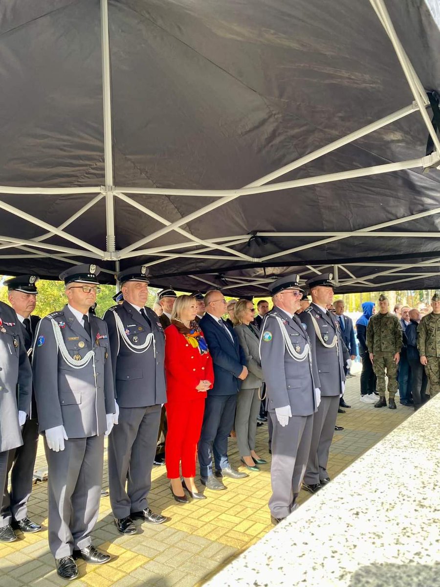 JerzyFlis's tweet image. Uroczysta promocja na pierwszy stopień podoficerski to szczególne wydarzenie i wyjątkowe emocje😀
Tak było dzisiaj w #SPSP #Dęblin
Nowo mianowani kaprale to specjaliści w służbie inżynieryjno - lotniczej✈️
Gratuluję wyboru i dziękuję 👏😀👍