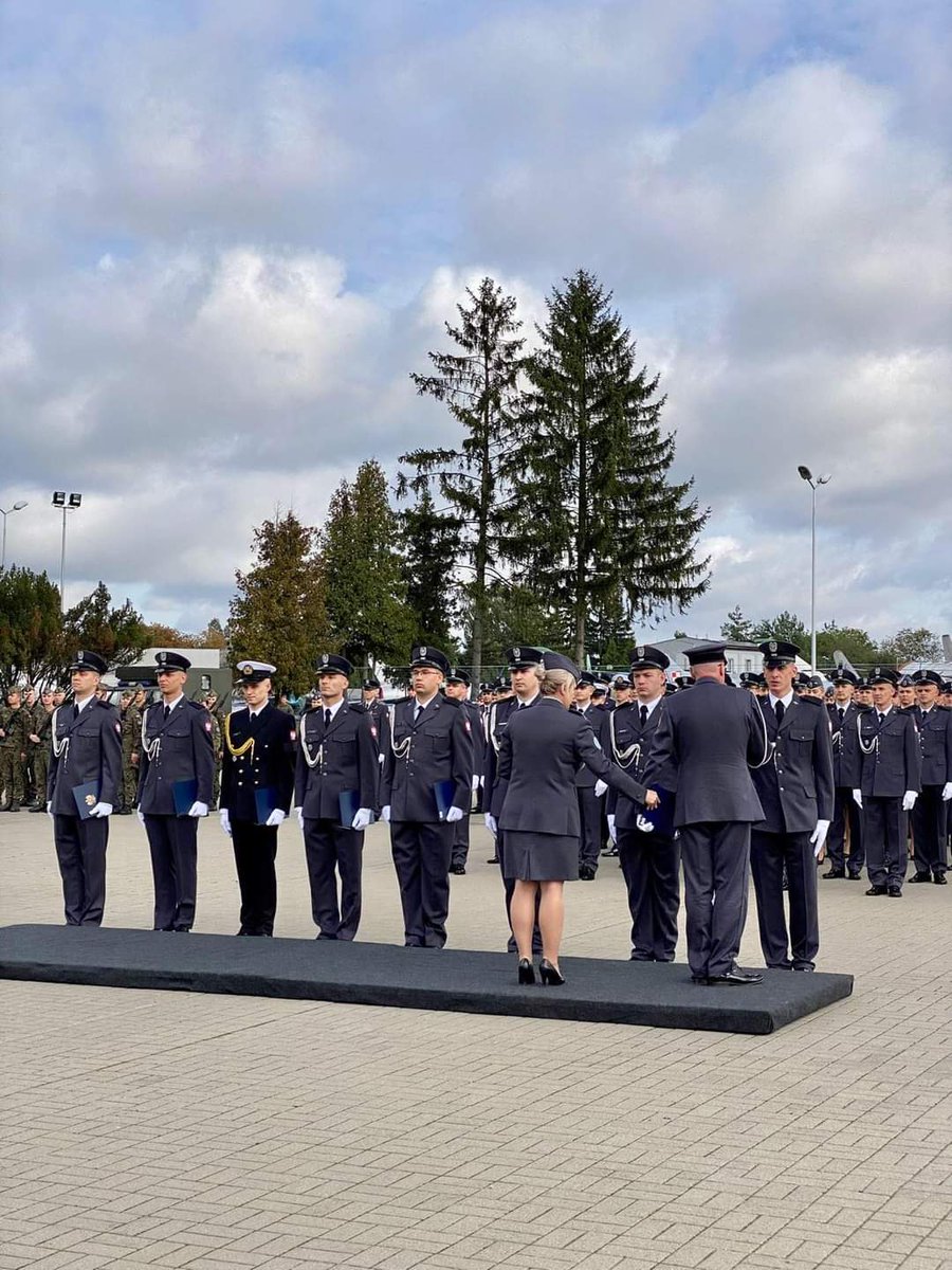 JerzyFlis's tweet image. Uroczysta promocja na pierwszy stopień podoficerski to szczególne wydarzenie i wyjątkowe emocje😀
Tak było dzisiaj w #SPSP #Dęblin
Nowo mianowani kaprale to specjaliści w służbie inżynieryjno - lotniczej✈️
Gratuluję wyboru i dziękuję 👏😀👍