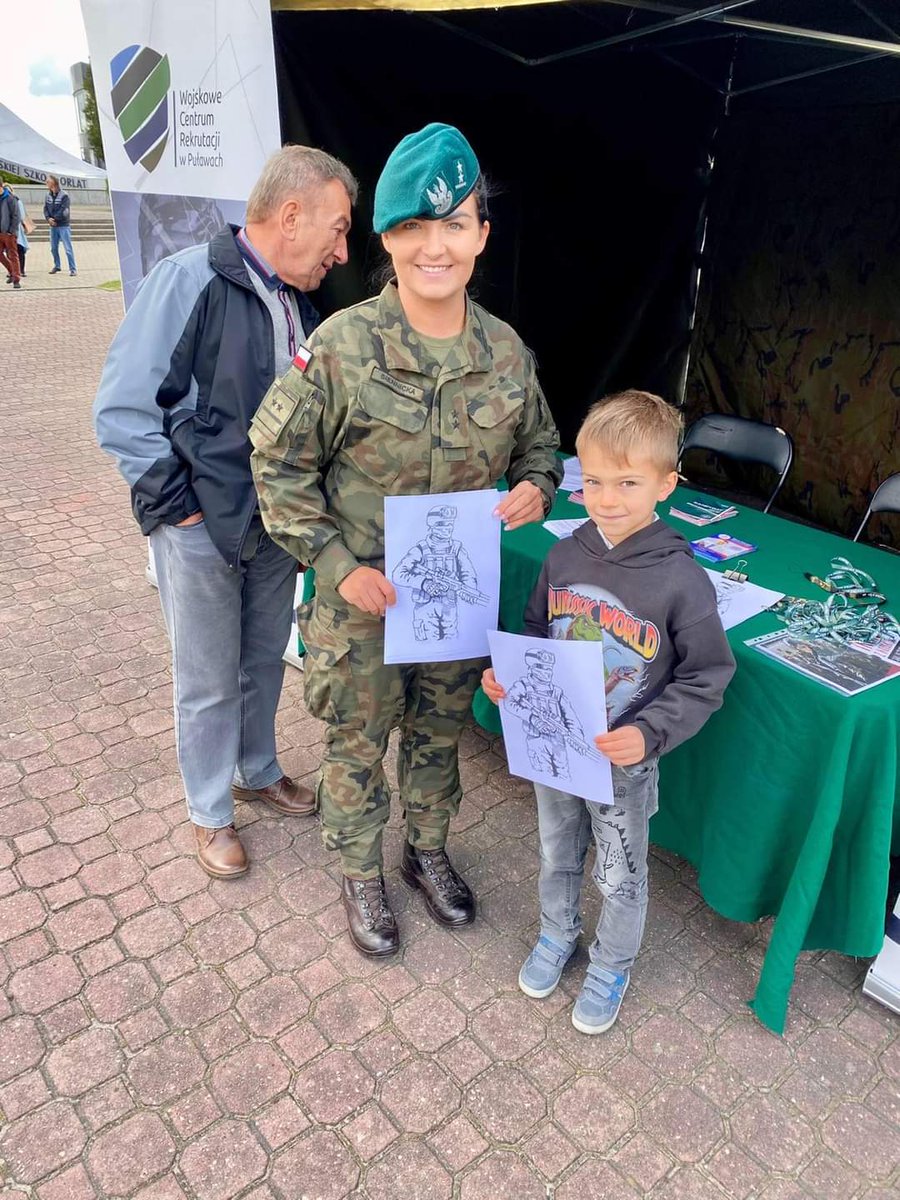 JerzyFlis's tweet image. Uroczysta promocja na pierwszy stopień podoficerski to szczególne wydarzenie i wyjątkowe emocje😀
Tak było dzisiaj w #SPSP #Dęblin
Nowo mianowani kaprale to specjaliści w służbie inżynieryjno - lotniczej✈️
Gratuluję wyboru i dziękuję 👏😀👍