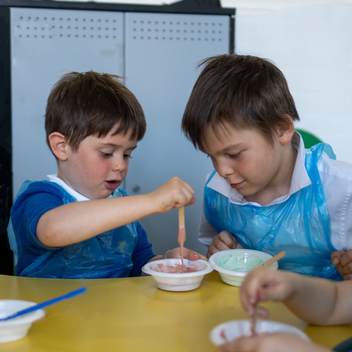 aveea_org's tweet image. Unraveling the secrets of slime at South Harringay! 🧪 What gives it that unique squish? Our young scientists had a blast diving into the nitty-gritty, unveiling the fun side of chemistry. With #AveeaAcademy, every experiment is a journey of discovery. 🎉 @HaringeyEduc
