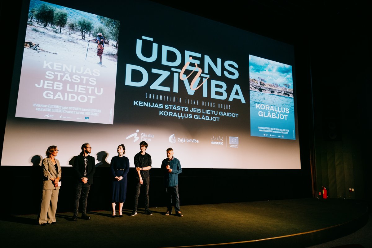 ZalaBriviba's tweet photo. Filma “Ūdens ir dzīvība” piedzīvojusi pirmizrādi! Stāsti ir skarbi, tomēr ar cerību. Filma tapa sadarbībā ar “Skuba films”. Pēc pirmizrādes bija iespēja satikt un parunāt arī ar filmas varoni, klimata aktīvisti Anitu Soinu.
Foto autors: Jānis Spurdziņš
#ClimAct #SPARK https://t.co/JhNX1JfSNA