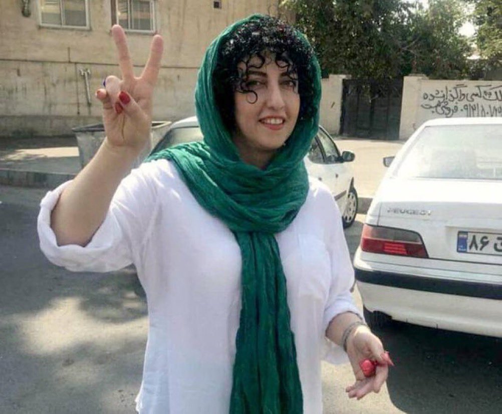 Gran noticia: La concesión del Nobel de la Paz 2023 a Narges Mohammadi, activista iraní en prisión por defender los derechos de las mujeres. 
Ahora, a soñar que las autoridades iraníes la liberarán para que pueda recibir este honor. Ojalá.