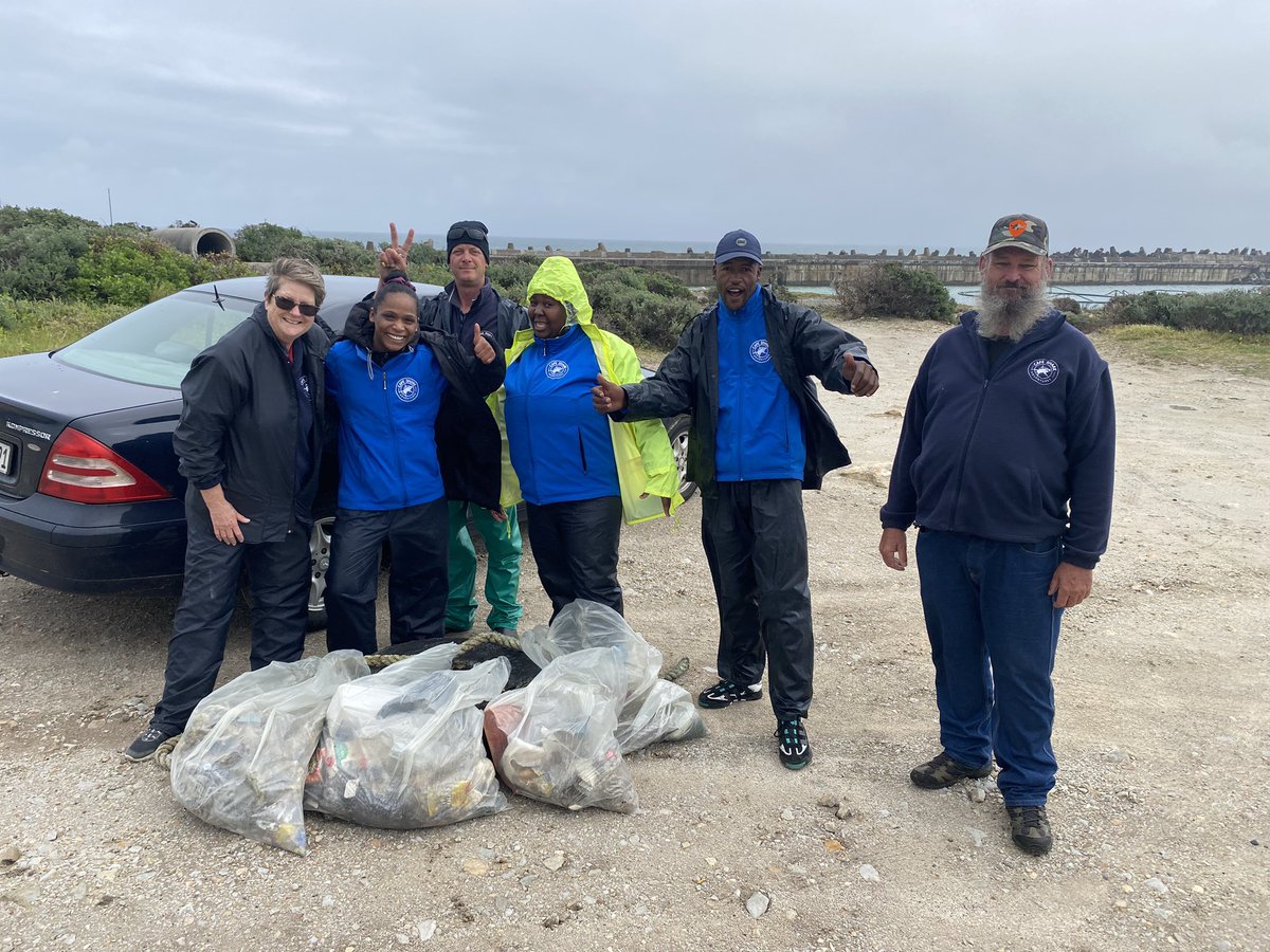 CSA_Gansbaai's tweet photo. Cleaning up Gansbaai harbour today! 🚮 

We found lots of polystyrene! To reduce use: Bring your own Tupperware to restaurants &amp; make sure to recycle. 

Join us in keeping our planet clean! 🌏💚 

#CleanUpGansbaai #EnvironmentalAction https://t.co/7Vd7fa2G93