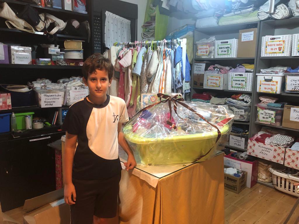 Gracias a José Ángel por hacernos la donación de una canastilla de higiene, gracias a parte del dinero recibido en su primera comunión. Esta aportación nos ayuda para dar a nuestras madres todo lo que necesitan. ¡Gracias, pequeño!