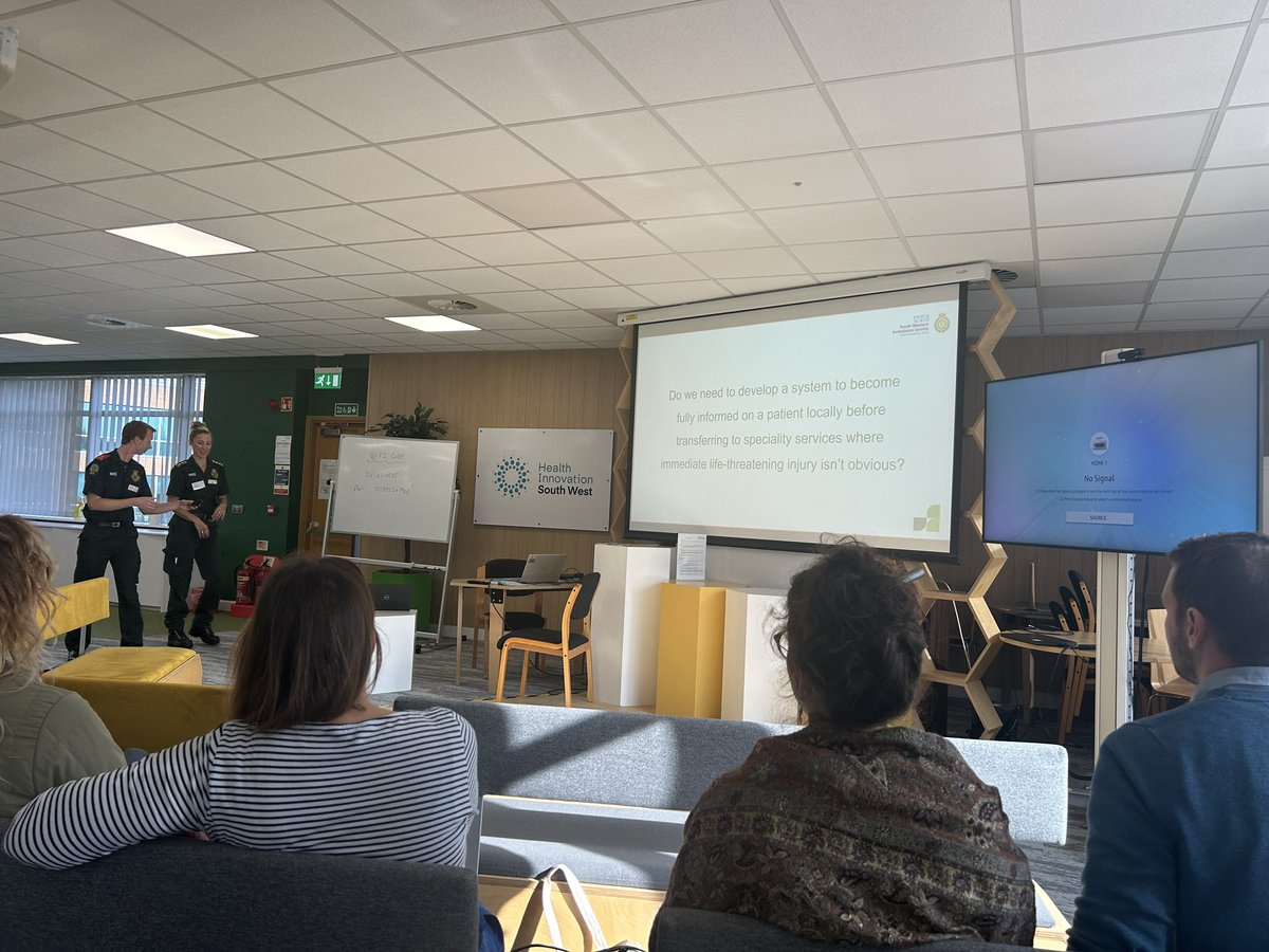 coolgirl151999's tweet photo. #PenFTC @NHSiNet SWAST team discussing issues impacting on all professionals with regard to older patients with frailty.  Data in this region over 85 s are majority of who are seen  and conveyed to hospital. Age currently plays no part to decision but CFS  does. https://t.co/rJssPpKbcd