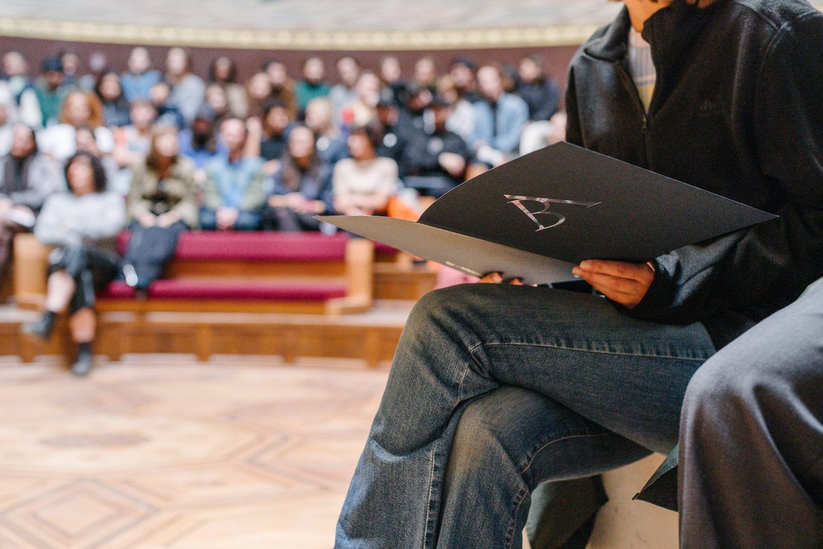| MECENAT |

Nous sommes ravis d’annoncer que Sisley devient mécène des Beaux-Arts de Paris. 
Grâce au soutien de Sisley, les Beaux-Arts de Paris mettent en place un nouveau programme intitulé Via Futura.