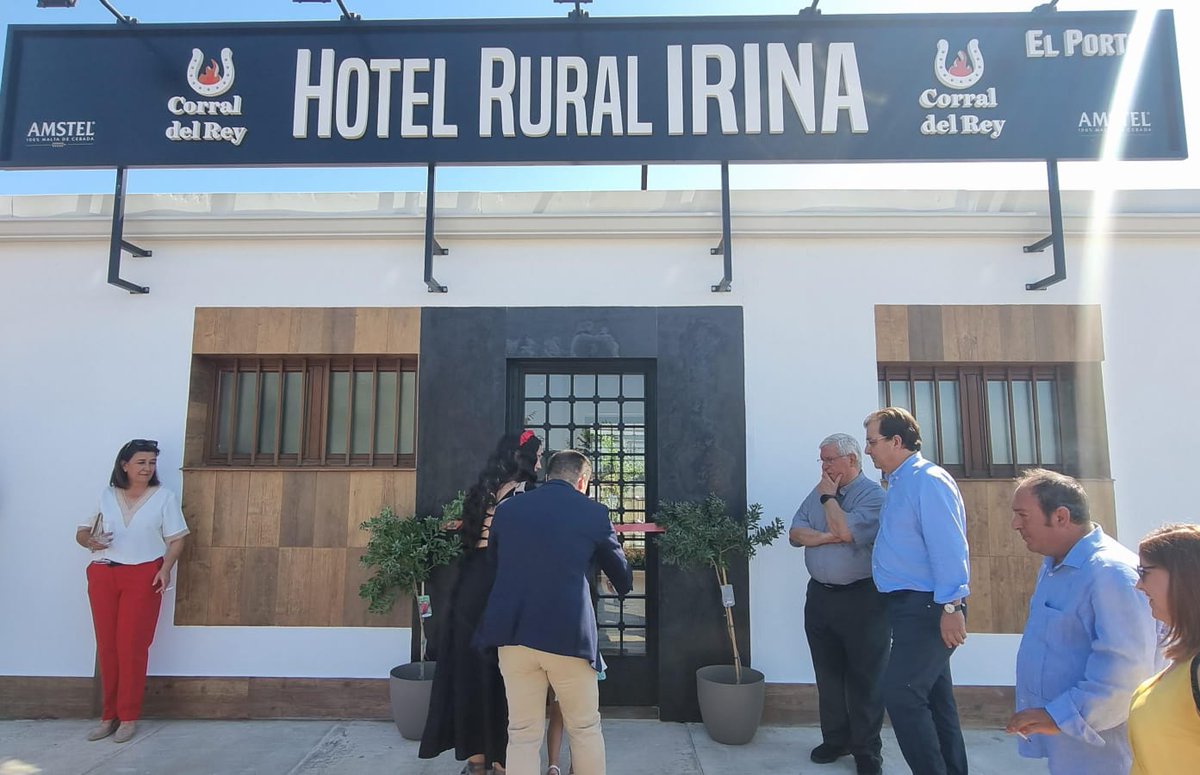 GFVara's tweet photo. Desde ayer se podrá disfrutar en #Barbaño de un precioso complejo rural, gracias amigo Portu, te deseo el mejor de los éxitos en este bonito proyecto que fomenta la economía de la zona y permite que parte del mundo pueda disfrutar de los tesoros de la Extremadura rural. https://t.co/UD7uPRE2kB