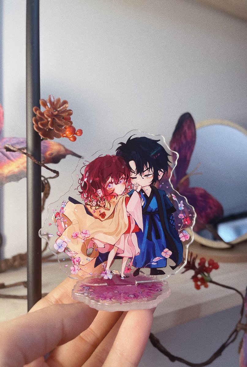 I already have a date for the store opening in the 3rd or 4th week of this month. I will open PO for standees and keycharms ...! Plus showing a couple of new designs 🫶🏻 There will also be more new stuff but I'm working on it🧎🏻‍♀️(I will show you little by little)